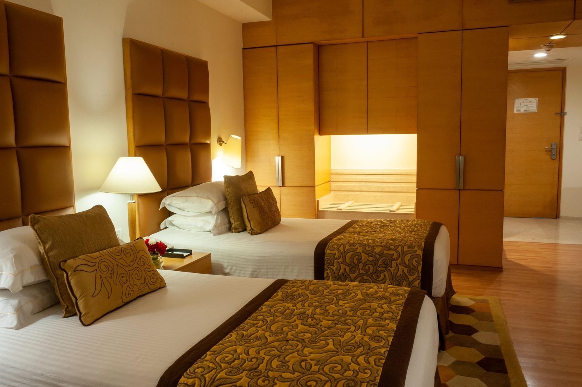 ホテル タージ チャンディーガル Chandīgarh エクステリア 写真 A room at the Taj Mahal Palace