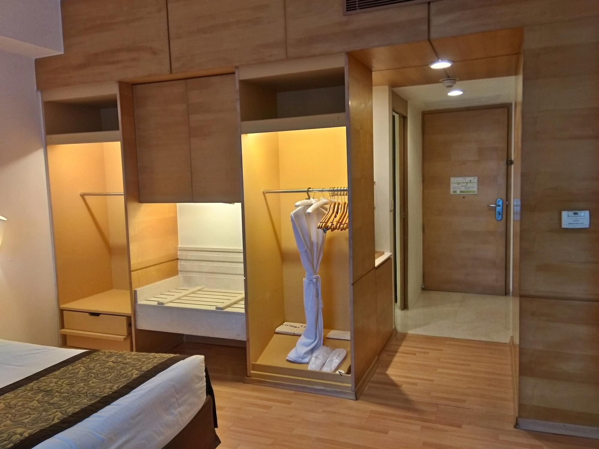 ホテル タージ チャンディーガル Chandīgarh エクステリア 写真 A room at the hotel