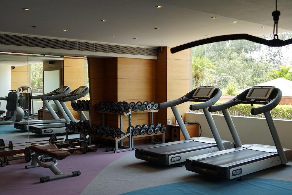ホテル タージ チャンディーガル Chandīgarh エクステリア 写真 A gym at a hotel