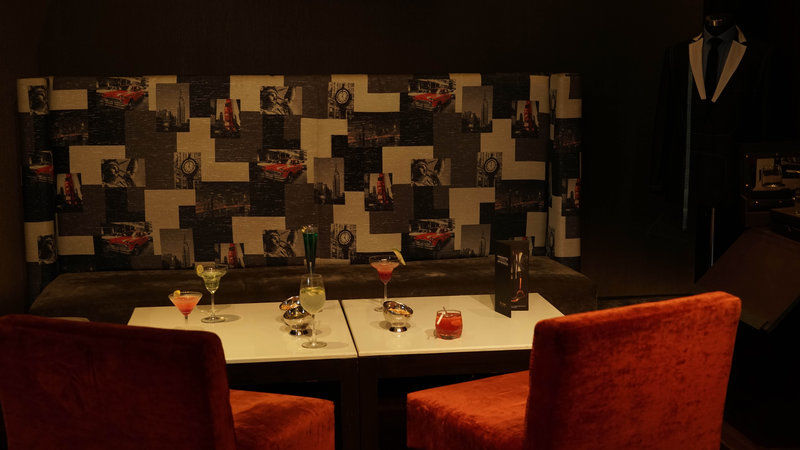 ホテル タージ チャンディーガル Chandīgarh エクステリア 写真 A bar in a hotel