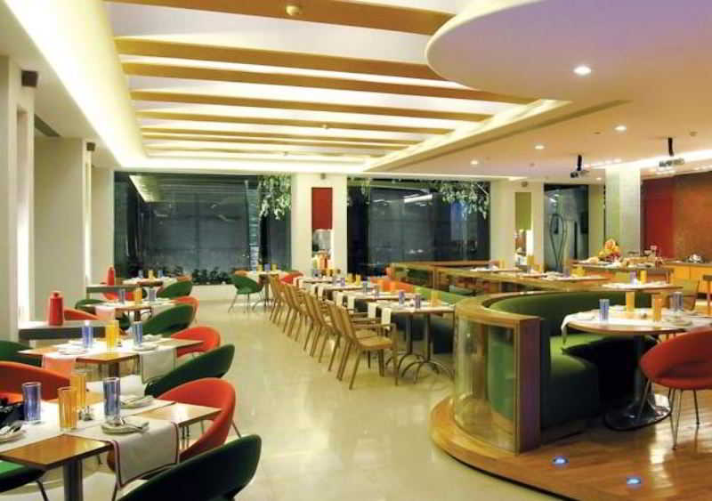 ホテル タージ チャンディーガル Chandīgarh エクステリア 写真 The interior of a typical restaurant