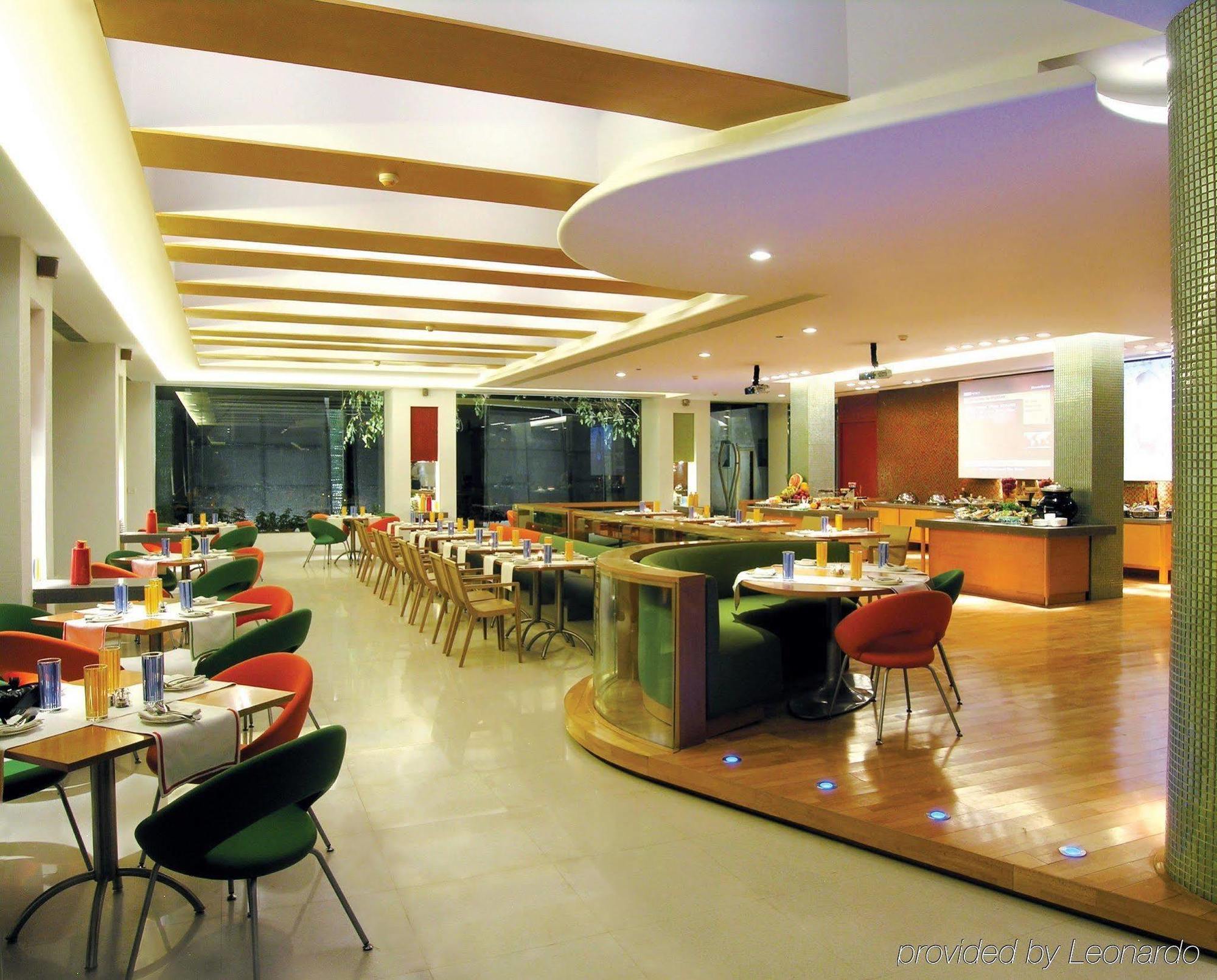 ホテル タージ チャンディーガル Chandīgarh レストラン 写真 The restaurant